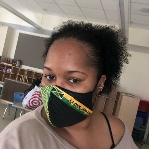 Meet your Posher, Dominique